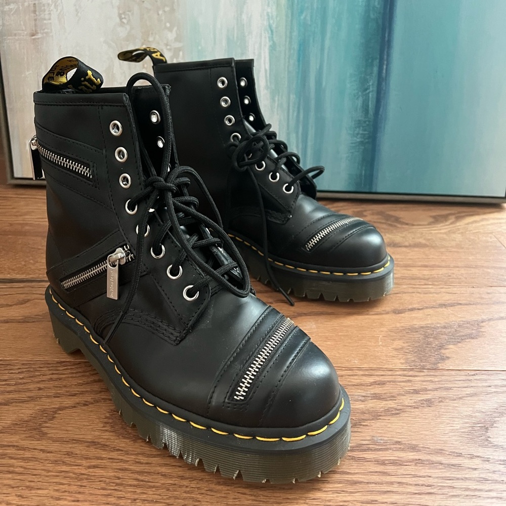 Exclusive 1460 BEX ZIP LEATHER DR. MARTENS Boots (never worn)